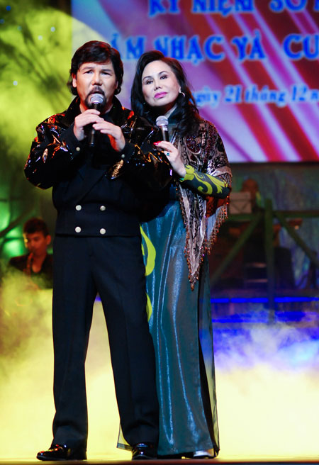 Thanh[-]Tuyền[-]nghẹn[-]ngào,[-]Hoài[-]Linh[-]giở[-]'miếng[-]hài'